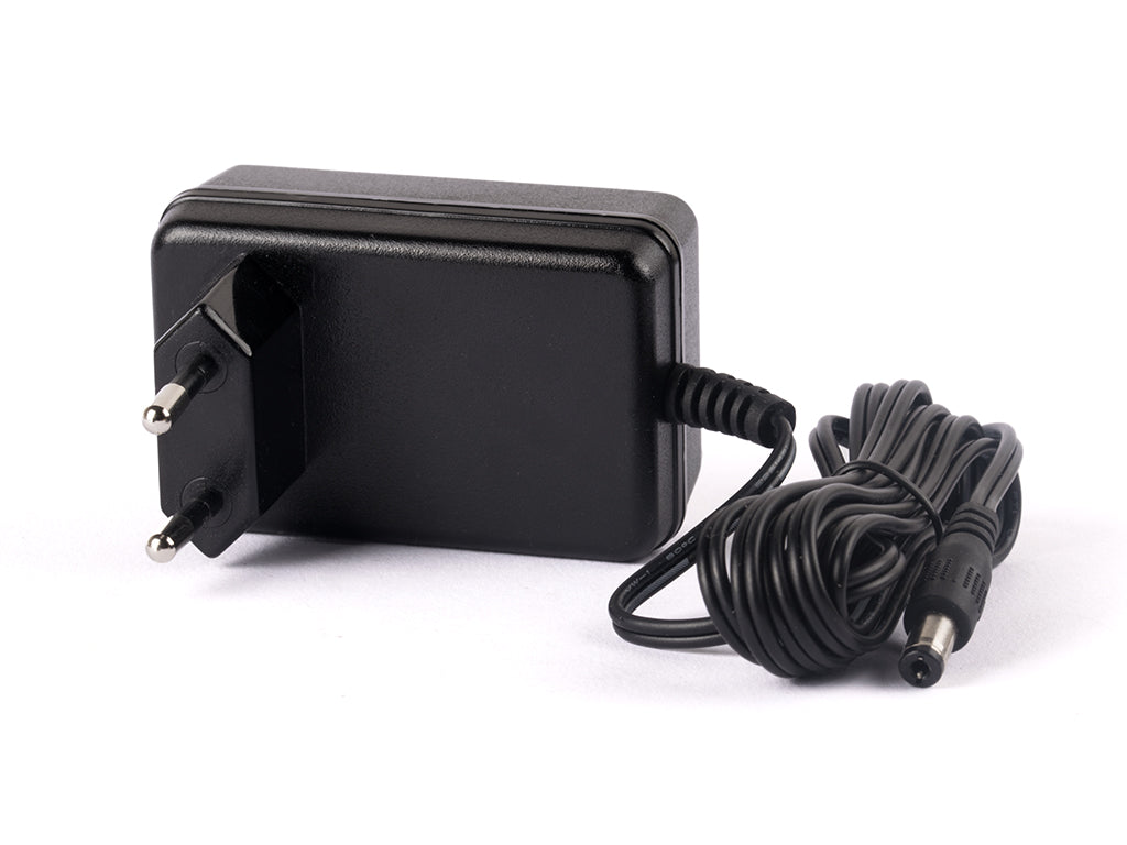 Fuyuang 1S 3,6V - 3,7V (4,2V) Li-Ion-Ladegerät 2A + DC Stecker