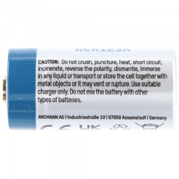 AccuCell 2 Stück CR123A Li-Ion Akku mit bis zu 850mAh und USB-Ladegerät mit großem Display, mit bis zu 0,5Ah Ladestrom