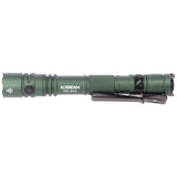 AceBeam TAC 2AA LED-Taschenlampe mit max. 1.400 Lumen und is zu 304 Meter, grün, mit Akku