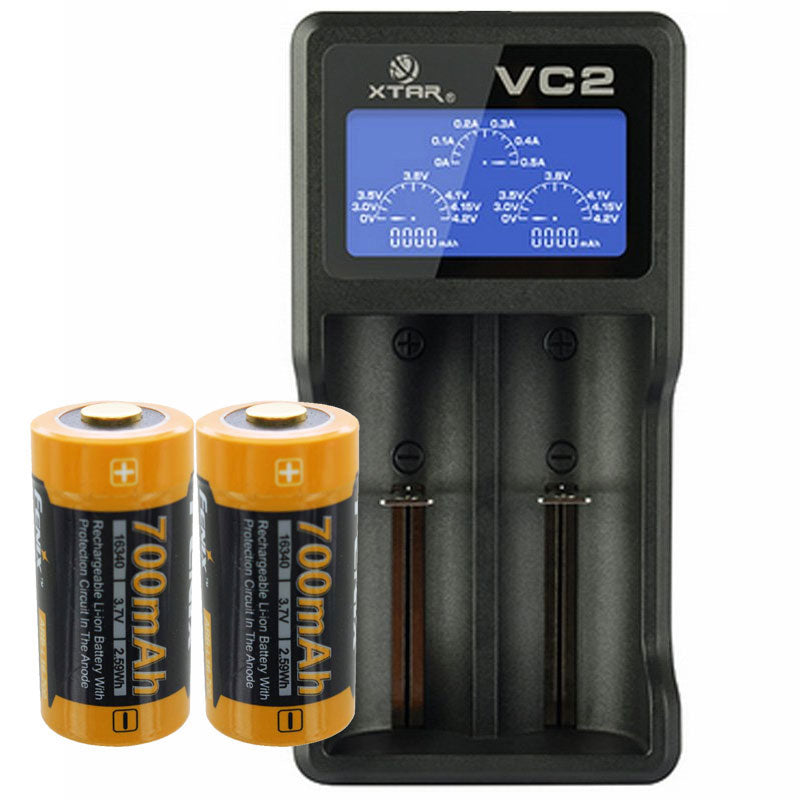 AccuCell 2 Stück CR123A Li-Ion wiederauflafbar mit bis zu 760mAh und USB-Ladegerät mit großem Display, mit bis zu 0,5Ah Ladestrom