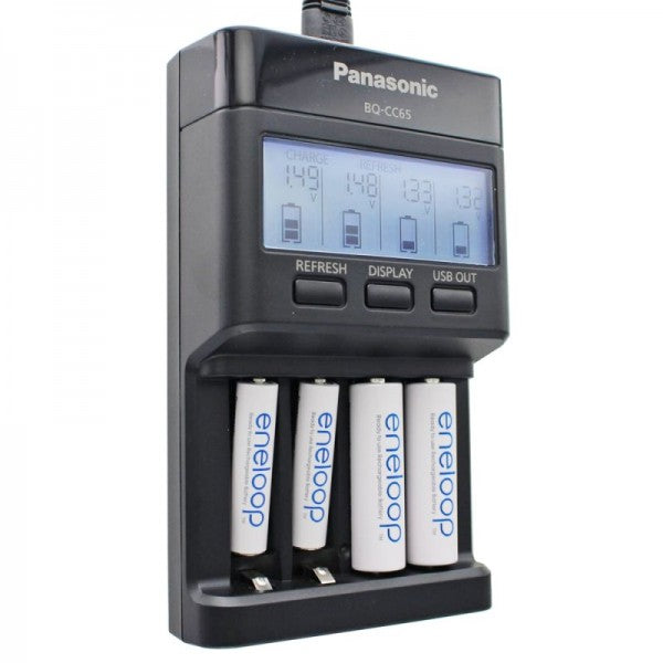 Panasonic eneloop Ladegerät BQ-CC65 inkl. LCD-Display, 4 eneloop Pro AAA Micro, AccuCell Box Blue