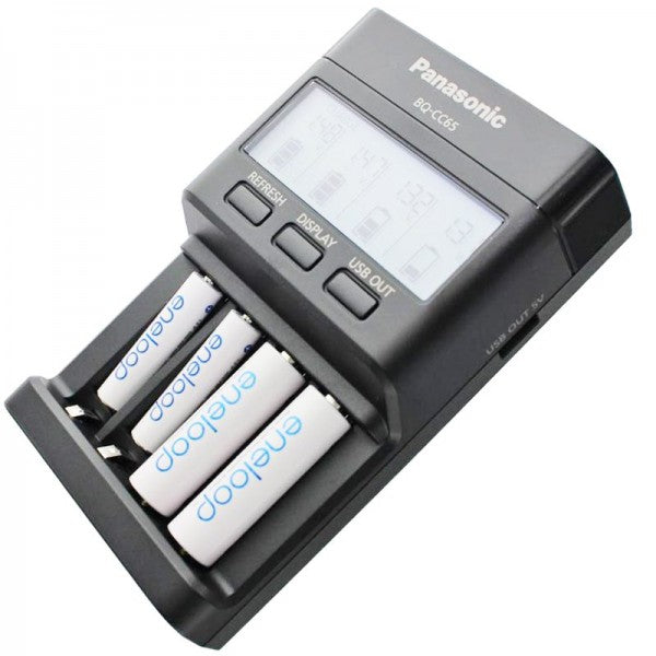Panasonic eneloop Ladegerät BQ-CC65 inkl. LCD-Display, 4 eneloop Pro AAA Micro, AccuCell Box Blue