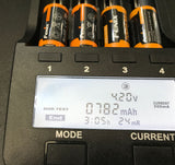 Wiederaufladbarer Arlo-Akku, 3.7 V max. 700mAh Lithium Arlo Batterien mit AccuCell Box, wiederaufladbar, passend für Netgear Arlo-Kamera VMC3030, 3230, 3330, 3430 4 Stück