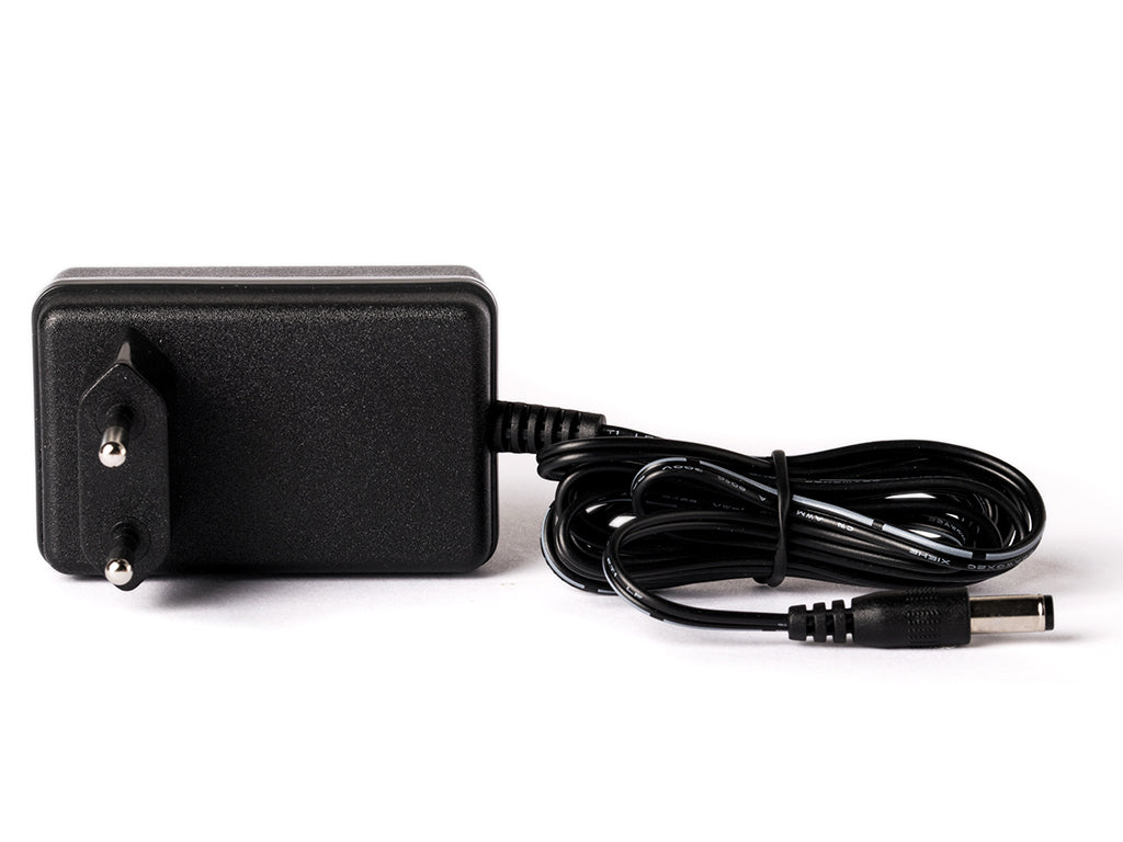 Fuyuang 10,8V-11,1V (12,6V) Li-Ion-Ladegerät 3S + DC-Plug (5,5mm-2,1mm)