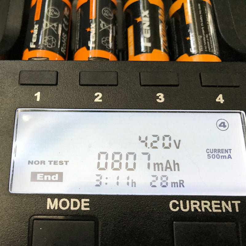 Wiederaufladbarer Arlo-Akku, 3.7 V max. 700mAh Lithium Arlo Batterien mit AccuCell Box, wiederaufladbar, passend für Netgear Arlo-Kamera VMC3030, 3230, 3330, 3430 4 Stück