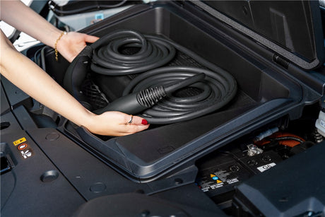 LAPP MOBILITY Selbstaufrollendes Ladekabel Typ 2, bis zu 22 kW, 7 m, schwarz - (5555934054) 32 A, 3-phasig, zum Laden von Hybrid- und Elektroautos mit Typ-2-Anschluss